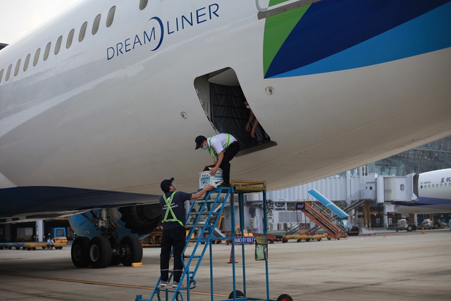 Bamboo Airway sẵn sàng trước giờ “G” sơ tán công dân Việt Nam tại Ukraine về nước - Ảnh 1.