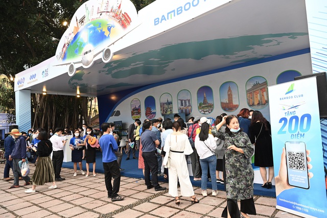 Hàng ngàn voucher ưu đãi của Bamboo Airways đã có chủ trong những ngày đầu VITM 2022 - Ảnh 7.