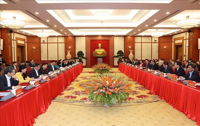 Tổng Bí thư chủ trì cuộc họp Bộ Chính trị về phát triển Hà Nội - Ảnh 3.