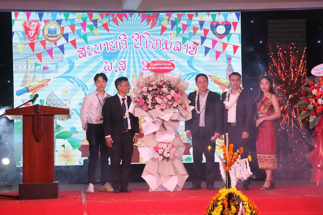 Lưu học sinh nhà cái uy tín vui đón Tết cổ truyền Bunpimay tại Huế - Ảnh 1. Lưu nhà cái uy tín nhà cái uy tín vui đón Tết cổ truyền Bunpimay tại Huế - Ảnh 1.