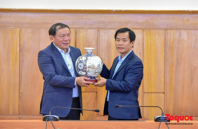 Bộ trưởng Nguyễn Văn Hùng: Thực chất trong xây dựng và phát triển đời sống văn hóa là một điểm sáng của Huế - Ảnh 6.