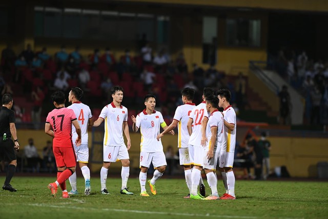 HLV U20 Hàn Quốc đánh giá cao 3 cầu thủ quá tuổi của U23 Việt Nam - Ảnh 1. HLV U20 Hàn Quốc đánh giá cao 3 cầu thủ quá tuổi của U23 Việt Nam - Ảnh 1.