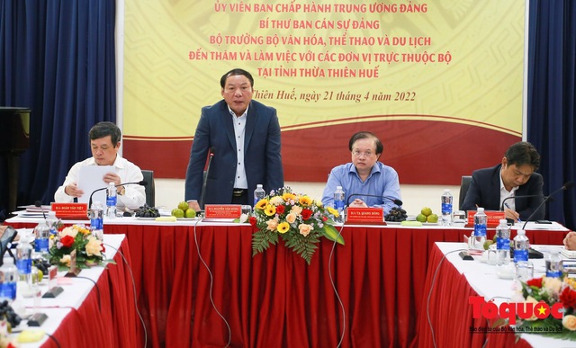 Bộ trưởng Nguyễn Văn Hùng làm việc với các đơn vị trực thuộc Bộ tại Thừa Thiên Huế - Ảnh 1.