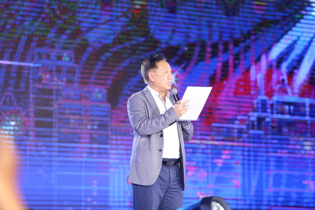 Hàng trăm vận động viên, nghệ sĩ đứng chung sân khấu, hướng về SEA Games 31 tại TP. HCM - Ảnh 2. Hàng trăm vận động viên, nghệ sĩ đứng chung sân khấu, hướng về SEA Games 31 tại TP. HCM - Ảnh 2.