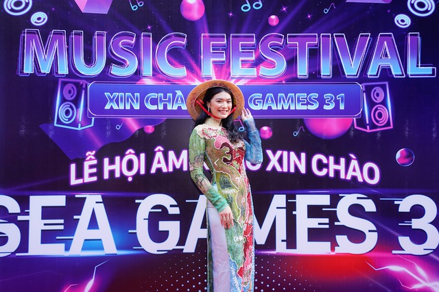 Hàng trăm vận động viên, nghệ sĩ đứng chung sân khấu, hướng về SEA Games 31 tại TP. HCM - Ảnh 5. Hàng trăm vận động viên, nghệ sĩ đứng chung sân khấu, hướng về SEA Games 31 tại TP. HCM - Ảnh 5.