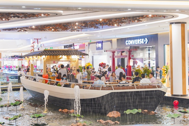 Khai trương TTTM &quot;Thế hệ mới&quot; Vincom Mega Mall Smart City đầu tiên của Việt Nam - Ảnh 4.