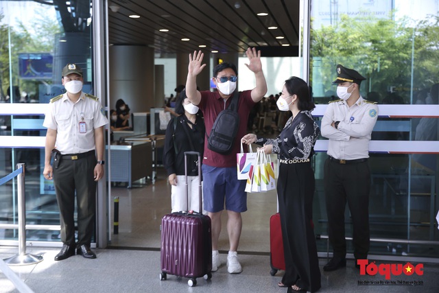 Đà Nẵng đón chuyến bay Hàn Quốc đầu tiên trở lại thành phố - Ảnh 1.