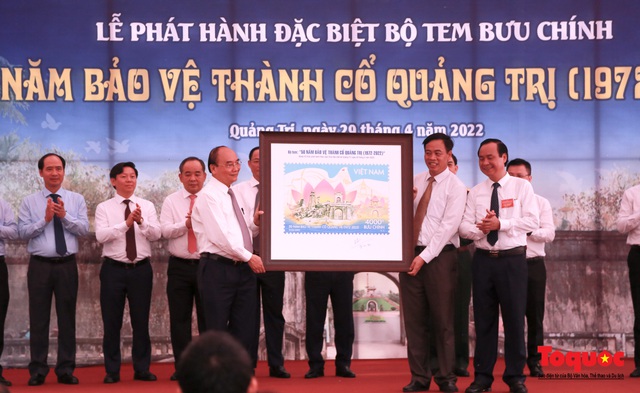 Chủ tịch nước Nguyễn Xuân Phúc ký, đóng dấu phát hành bộ tem đặc biệt về Thành cổ Quảng Trị - Ảnh 7.