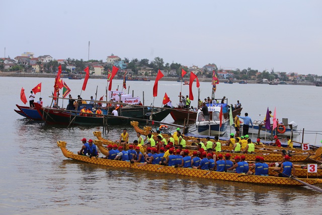 Lễ hội đua thuyền trên sông Nhật Lệ là Di sản văn hóa phi vật thể Quốc gia - Ảnh 2.