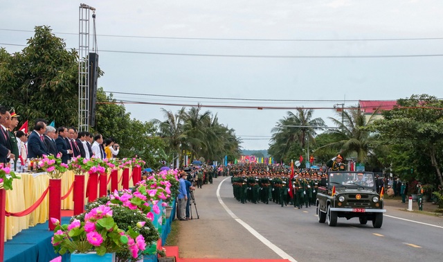 Chủ tịch nước Nguyễn Xuân Phúc dự Lễ thượng cờ &quot;Thống nhất non sông&quot; - Ảnh 3.