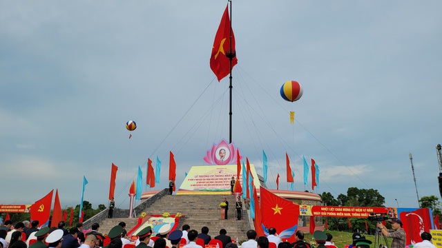 Chủ tịch nước Nguyễn Xuân Phúc dự Lễ thượng cờ &quot;Thống nhất non sông&quot; - Ảnh 2.