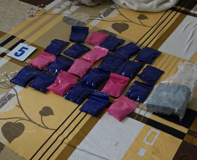 Quảng Bình: Liên tục bắt các đối tượng bán lẻ tàng trữ hàng ngàn viên ma túy - Ảnh 2.