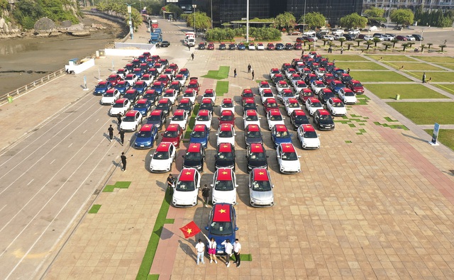 Kỷ lục Việt Nam: 100 xe ô tô điện VF e34 chinh phục địa đầu Tổ Quốc - Ảnh 3.