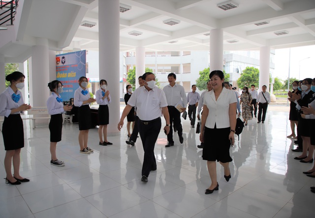 Bộ trưởng Nguyễn Văn Hùng làm việc với các đơn vị trực thuộc Bộ tại Cần Thơ - Ảnh 3.