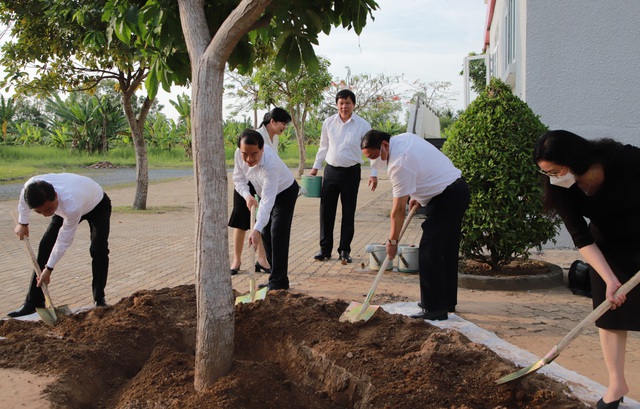 Bộ trưởng Nguyễn Văn Hùng làm việc với các đơn vị trực thuộc Bộ tại Cần Thơ - Ảnh 4.