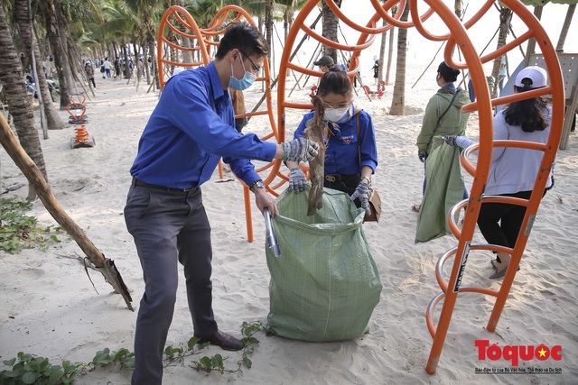 Đà Nẵng: Ra quân vệ sinh môi trường chào đón khách du lịch năm 2022  - Ảnh 6.