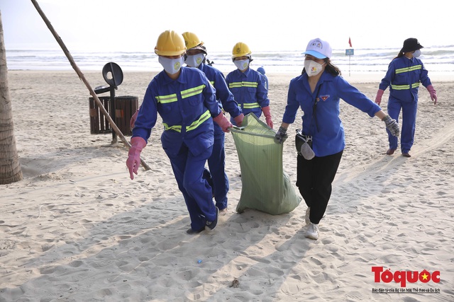 Đà Nẵng: Ra quân vệ sinh môi trường chào đón khách du lịch năm 2022  - Ảnh 8.