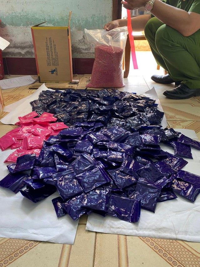 Quảng Trị: Phát hiện 72.000 viên ma túy tổng hợp vứt bên đường - Ảnh 1.