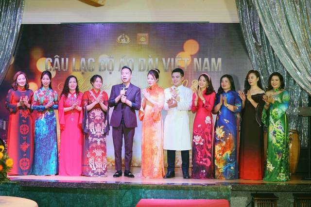 NTK Đỗ Trịnh Hoài Nam để lại nhiều dấu ấn với CLB Áo dài Việt Nam - Ảnh 1.