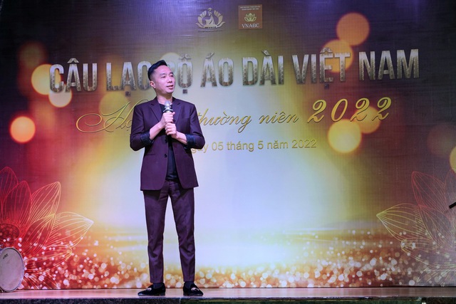 NTK Đỗ Trịnh Hoài Nam để lại nhiều dấu ấn với CLB Áo dài Việt Nam - Ảnh 2.
