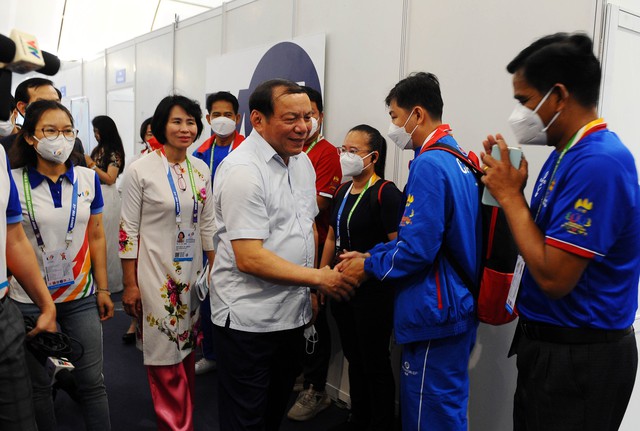 Bộ trưởng Nguyễn Văn Hùng kiểm tra Trung tâm Báo chí,Trung tâm truyền hình quốc tế và Trung tâm điều hành SEA Games 31 - Ảnh 3.