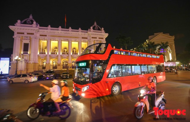 Hà Nội miễn phí vé trải nghiệm dịch vụ xe buýt 2 tầng du lịch cho đại biểu tham dự SEA Games 31 - Ảnh 1.