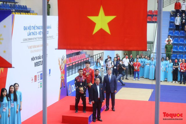 Bộ trưởng Nguyễn Văn Hùng kiểm tra công tác tổ chức, cổ vũ, trao huy chương cho các VĐV tại SEA Games 31 - Ảnh 10.