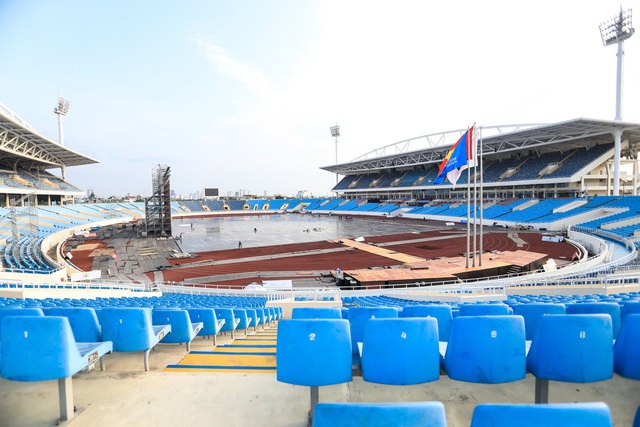 Lắp đặt sân khấu phục vụ Lễ Khai mạc SEA Games 31: Biến sân Mỹ Đình thành đại cảnh lớn - Ảnh 8.