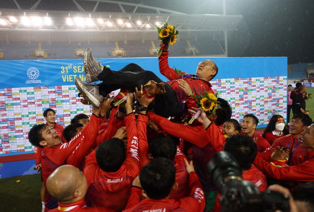 Báo quốc tế: Huy chương vàng bóng đá là bữa tiệc thịnh soạn cho người dân Việt Nam - Ảnh 2.