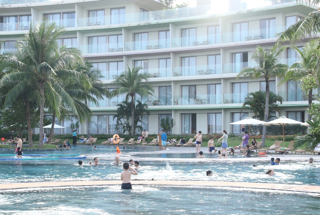 Hàng vạn du khách thích thú với kỳ nghỉ đa trải nghiệm tại resort 5 sao - Ảnh 2.