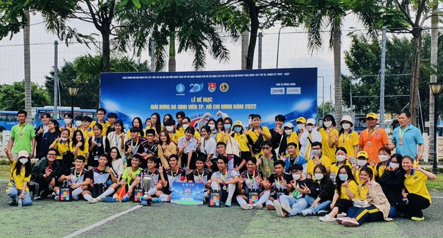 Trường Đại học Tài chính – Marketing bảo vệ thành công cúp vô địch Giải Bóng đá Sinh viên TP. Hồ Chí Minh năm 2022 - Ảnh 1.