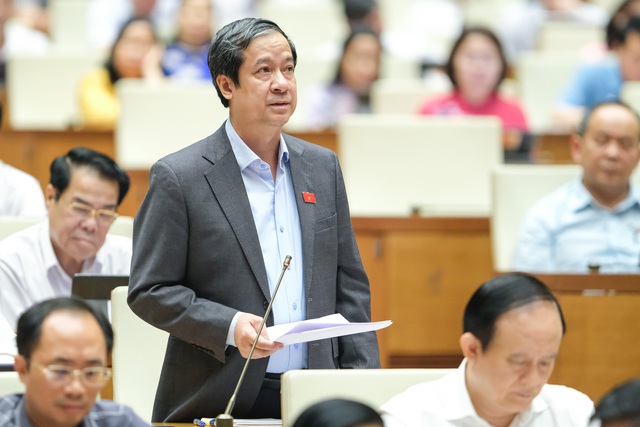 Bộ trưởng Nguyễn Kim Sơn giải trình về giá sách giáo khoa cao, tăng học phí - Ảnh 1.