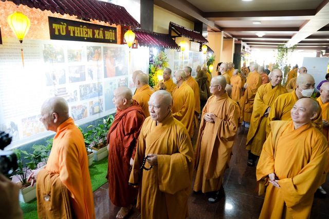 Khai mạc triễn lãm ảnh: “Phật giáo TP. Hồ Chí Minh – 40 năm xây dựng và phát triển”  - Ảnh 5.