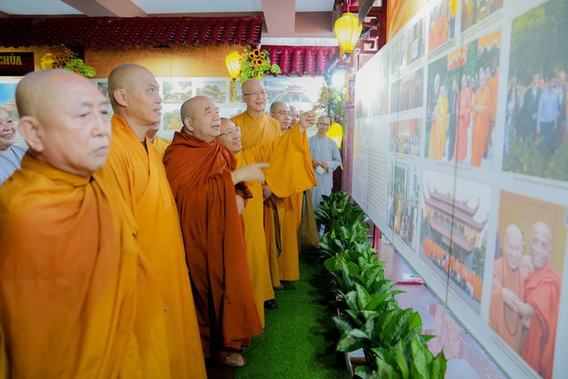 Khai mạc triễn lãm ảnh: “Phật giáo TP. Hồ Chí Minh – 40 năm xây dựng và phát triển”  - Ảnh 14.
