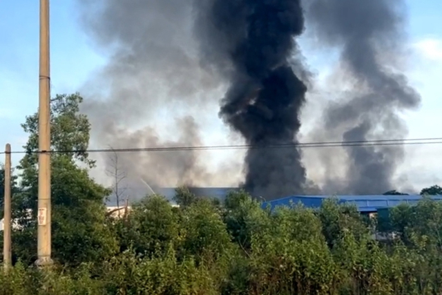 Cháy lớn tại Công ty Scavi Huế thuộc Khu công nghiệp Phong Điền - Ảnh 2.