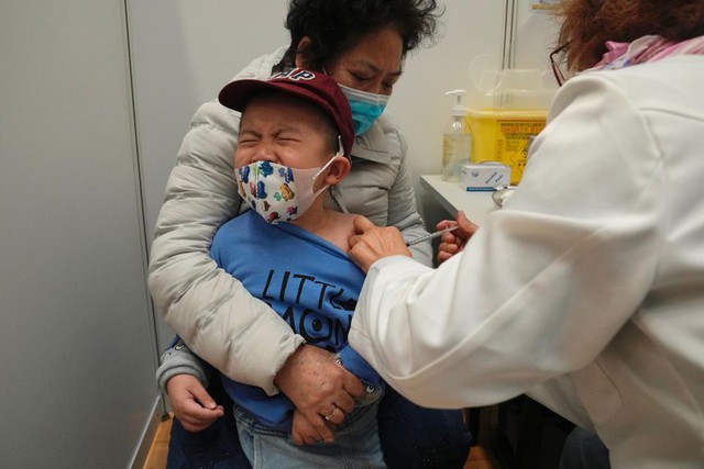 Vắc xin Covid-19 dành cho trẻ từ 5 tuổi trở xuống sắp được sử dụng ở Mỹ - Ảnh 1.