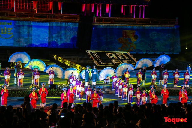 Đặc sắc đêm khai hội Tuần lễ Festival Huế 2022 - Ảnh 2.