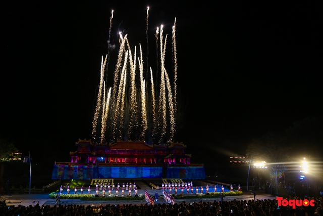 Đặc sắc đêm khai hội Tuần lễ Festival Huế 2022 - Ảnh 3.