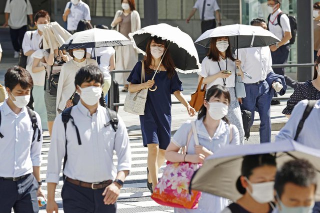 Nhật Bản cảnh báo tình trạng thiếu điện trong đợt nắng nóng kéo dài - Ảnh 1.