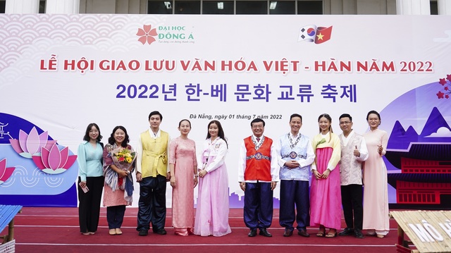 Hơn 2.000 lượt tham gia Lễ hội giao lưu văn hóa Việt – Hàn - Ảnh 1.