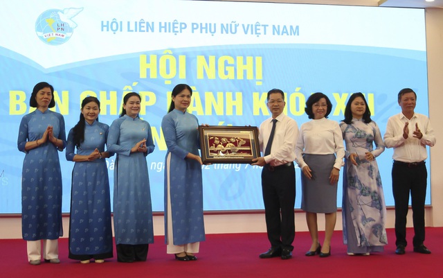 Thứ trưởng Trịnh Thị Thủy dự hội nghị lần thứ 2 Ban chấp hành Trung ương Hội Liên hiệp phụ nữ Việt Nam khóa XIII - Ảnh 3.