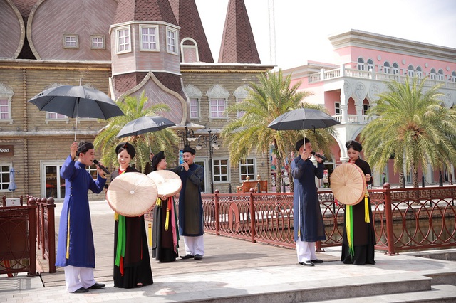 “Xuyên Việt” khám phá tinh hoa lễ hội khắp 3 miền tại VinWonders Nam Hội An - Ảnh 2.