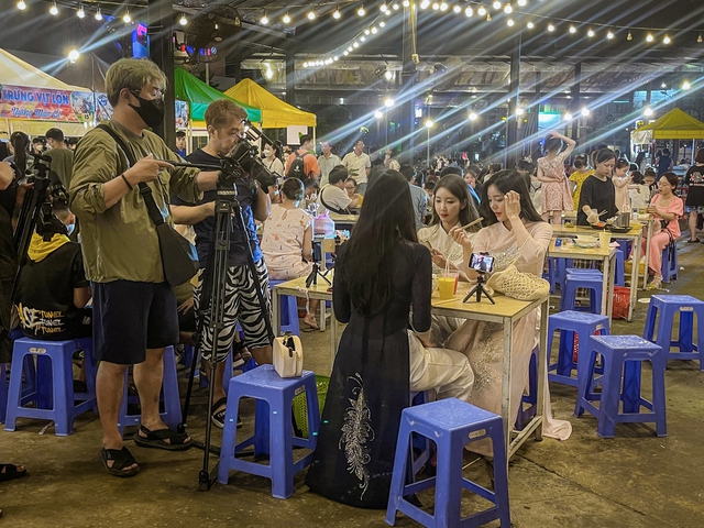 Nhiều ngôi sao nổi tiếng Hàn Quốc chọn Đà Nẵng để đi du lịch, quay phim... - Ảnh 4.