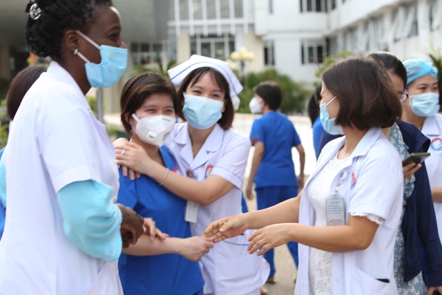 Quảng Bình: Nhiều cán bộ, nhân viên y tế nghỉ việc   - Ảnh 3.