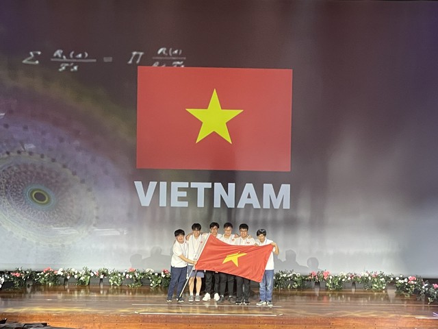 Việt Nam xếp thứ 4/104 tại Olympic Toán học quốc tế năm 2022 - Ảnh 1.