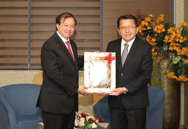 Thứ trưởng Tạ Quang Đông hội đàm với Thứ trưởng Bộ TTVHDL Lào - Ảnh 5.