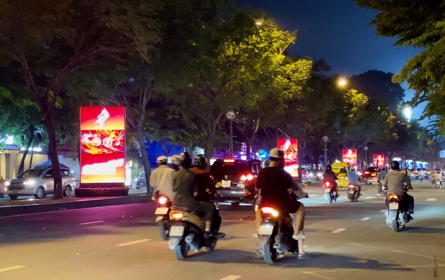 Ẩn họa từ những bảng quảng cáo màn hình LED “chớp nháy” gần cửa ngõ sân bay Tân Sơn Nhất - Ảnh 5.