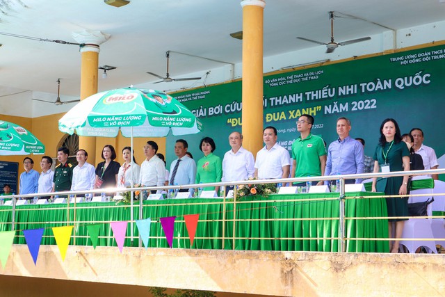 Gần 500 VĐV "nhí" tham Giải bơi cứu đuối thanh thiếu nhi toàn quốc "Đường đua xanh" năm 2022 - Ảnh 1.