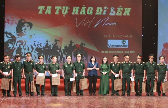 Chương trình giao lưu nghệ thuật Ta tự hào đi lên – Việt Nam: Ôn lại trang sử hào hùng của dân tộc - Ảnh 4.