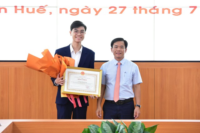 Thừa Thiên Huế tuyên dương học sinh đạt thành tích cao tại Olympic Sinh học Quốc tế - Ảnh 1.